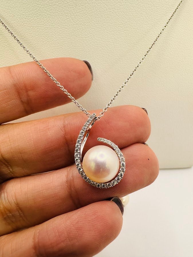 Consignment Sale " Birks Natural Diamonds & Akoya Pearls set" in 14 Karat