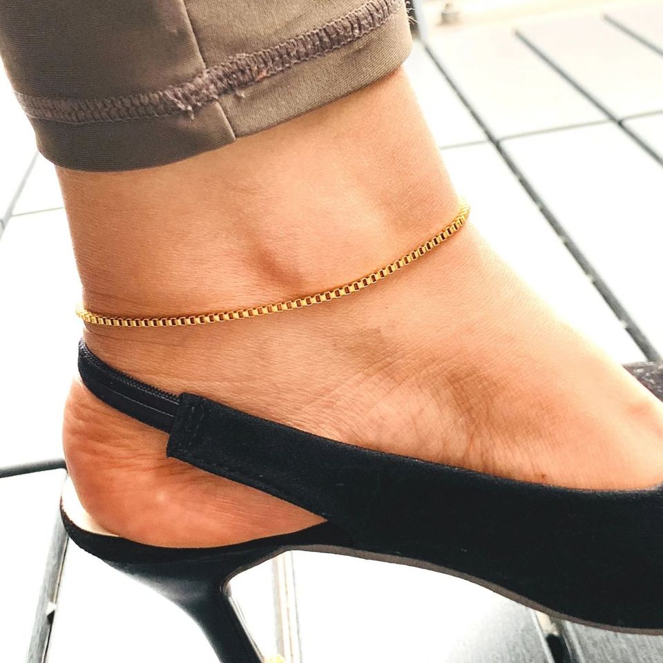 Solid 10Karat Gold Box Style Ankle Bracelet 9"