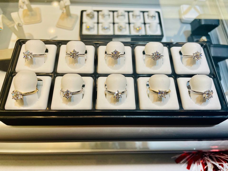 Mondavhie Engagement Ring the Most Brilliant Diamond Start @1499.00 Free 24k gold lacquered rose
