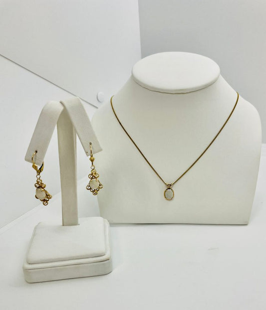 14Karat Gold Set "Pendant+Earrings" with Natural Opals