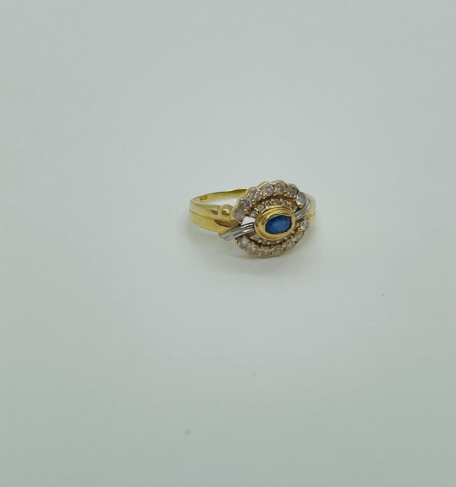 Beautiful 18Karat Yellow Gold Natural Sapphires & Diamonds Ring
