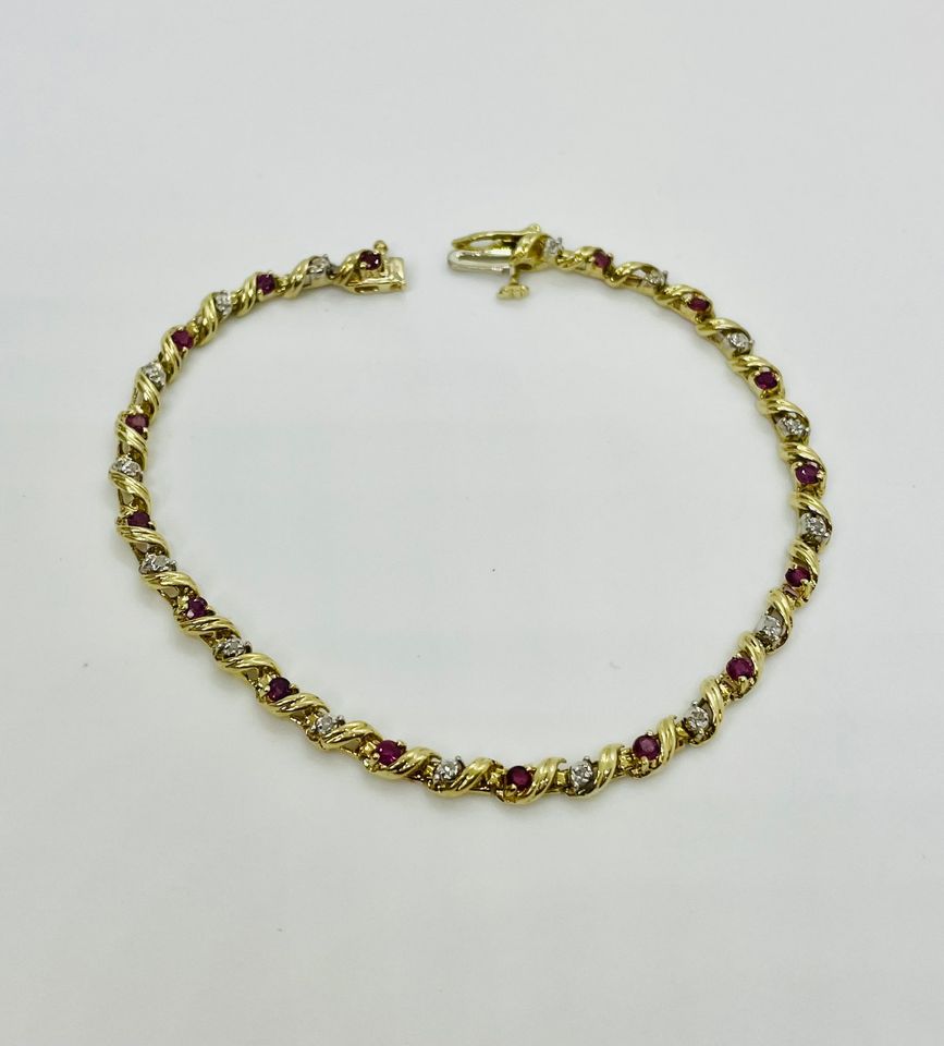 Beautiful 10Karat Gold Bracelet with Natural Rubies & Diamonds