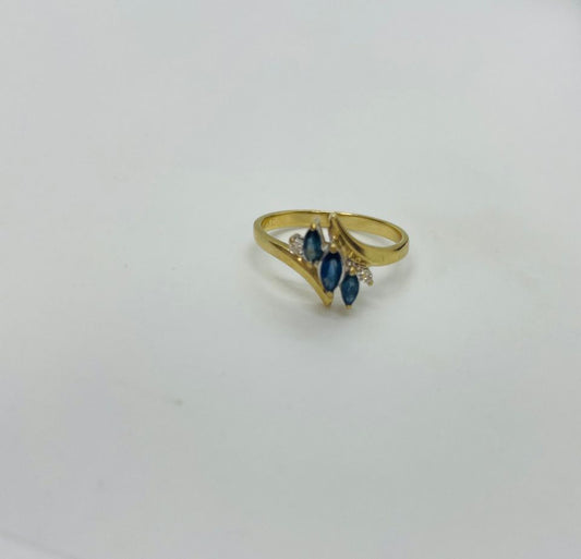 Simple 10Karat Yellow Gold Sapphires And Diamonds Ring